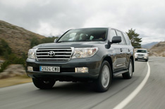 Toyota Land Cruiser 200: городские джунгли – не проблема Toyota Land Cruiser 200: городские джунгли – не проблема