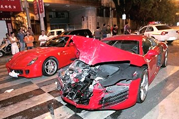 Audi R8 врезалась в Ferrari 599 GTB