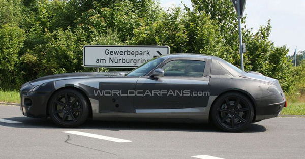 Mercedes SLS AMG Gullwing поймали папарацци