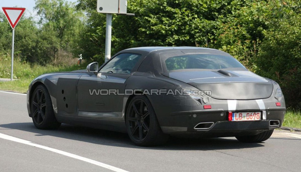 Mercedes SLS AMG Gullwing поймали папарацци