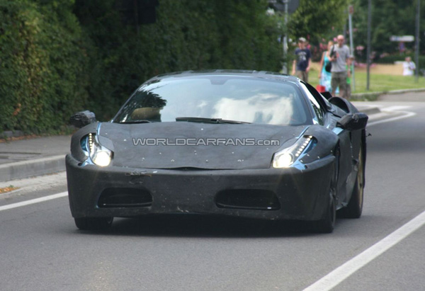 Ferrari F450 предстала перед папарацци