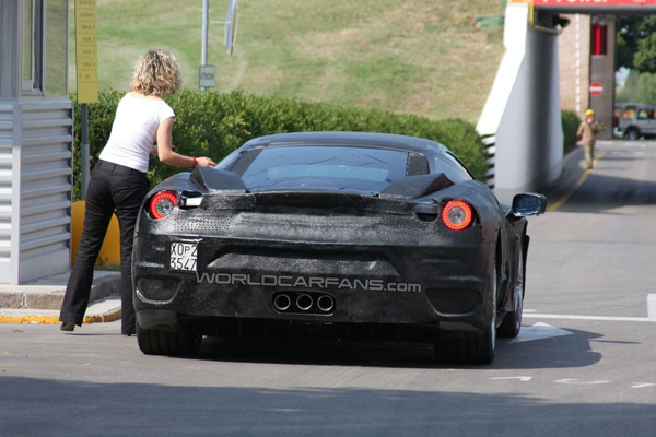 Ferrari F450 предстала перед папарацци