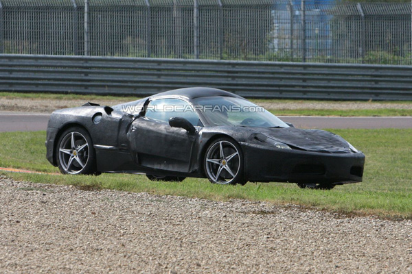 Ferrari F450 предстала перед папарацци
