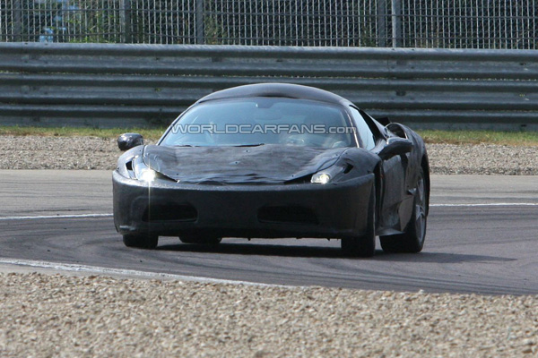 Ferrari F450 предстала перед папарацци