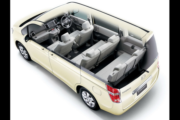 Honda обновила минивэн Step