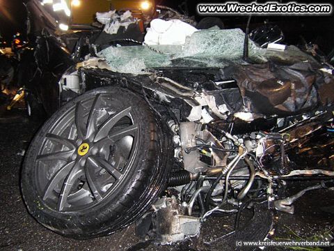 Автомобиль разлетелся на куски