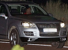 Новый Touareg попал в объектвы камер