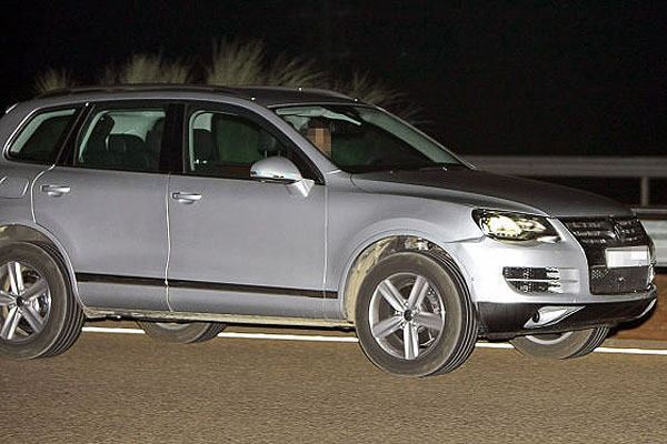 Новый Touareg попал в объектвы камер