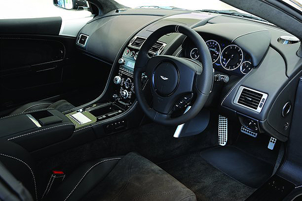 Aston Martin стал чернее ночи
