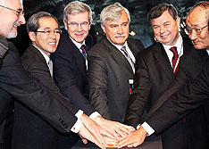 ������ ������ Peugeot-Citroen � Mitsubishi 