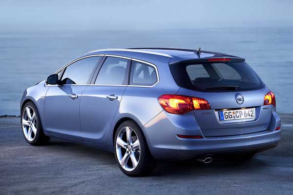 Универсал Opel Astra предстал во всей красе
