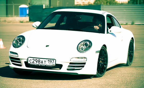 Porsche 911 Carrera 4S: культ мощности