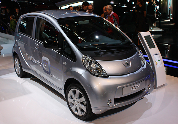 Peugeot осветит Елисейские поля