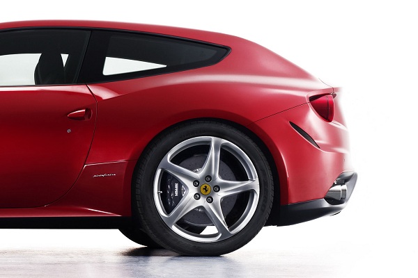 Полноприводной Ferrari FF готов удивить Женеву