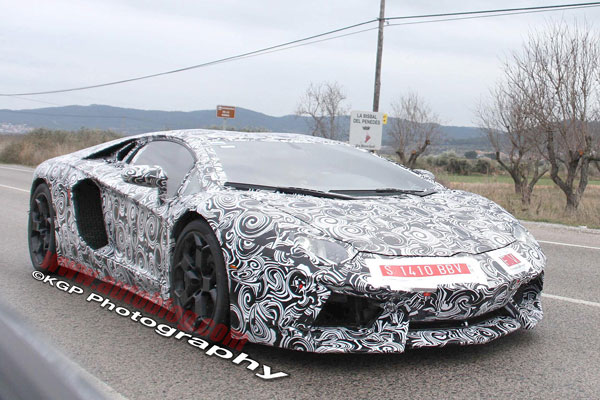 Новой Lamborghini не удалось скрыться от камер