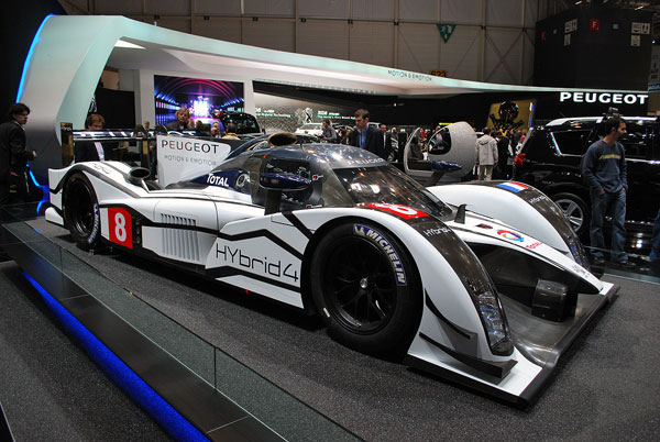 Peugeot 908 официально представили