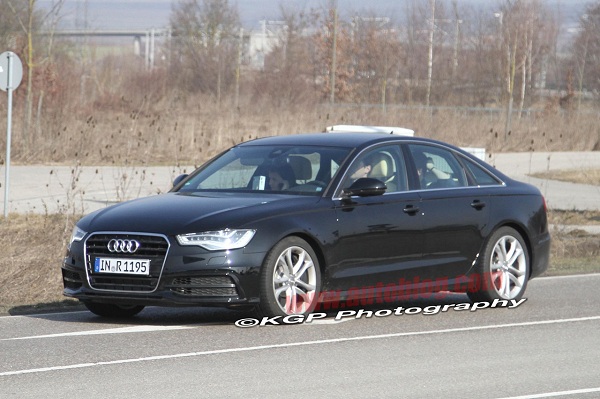 Audi S6 засветилась перед камерой