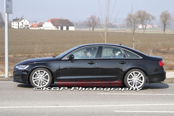 Audi S6 засветилась перед камерой