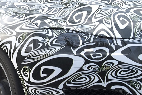 Jaguar XF в камуфляже стал добычей фотошпионов