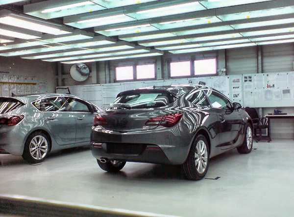 На Facebook увидели хетч Opel Astra GTC