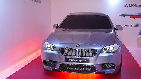 Компания BMW показала в Москве Concept M5