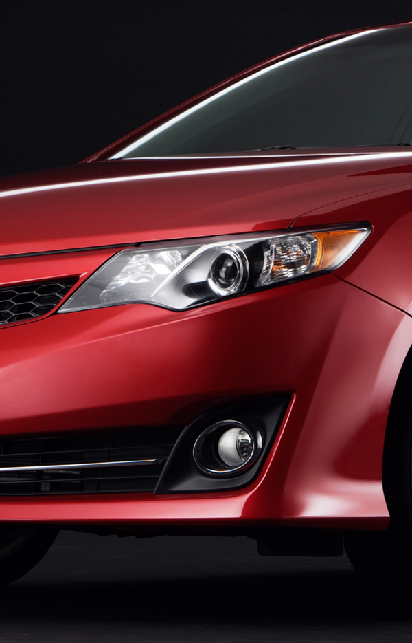 Toyota подразнила первым изображением Camry 2012