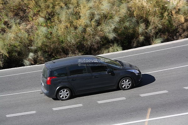 Peugeot 5008 подрос и получит новые моторы