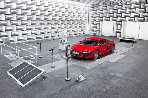 Audi R8 e-tron не сможет подкрасться незаметно