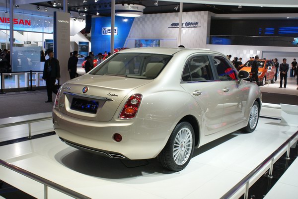 Концепты Geely Englon покрасовались в Пекине