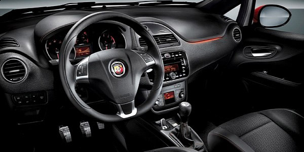 Fiat рисует 199 спортивных "пунктиков"