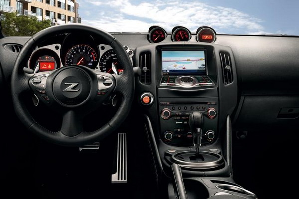 Nissan показал обновленный 370Z