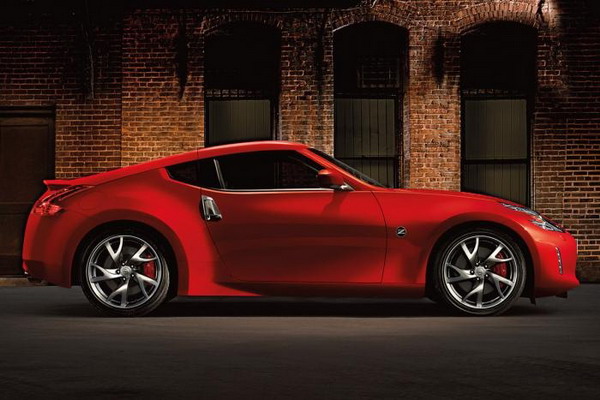 Nissan показал обновленный 370Z