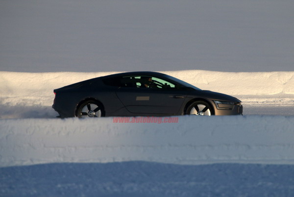 VW испытывает дизельный гибрид XL1 на сильном морозе