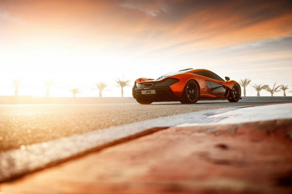 McLaren устроил показательные выступления в Бахрейне
