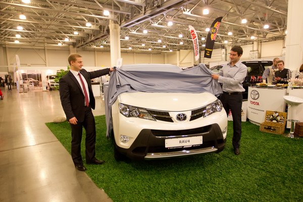 Toyota объявляет о старте продаж Rav4