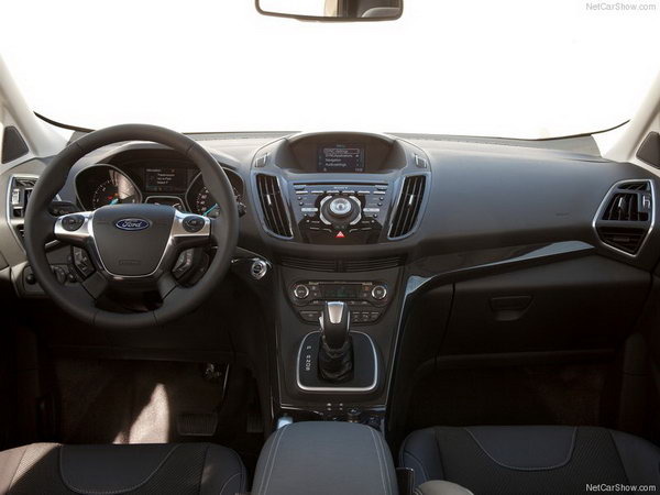 Ford Kuga выходит на российский рынок в четырех комплектациях
