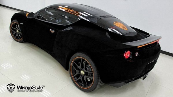 Новая тенденция заворачивать машины в бархат Фото: Autoevolution.com Новая тенденция заворачивать машины в бархат Фото: Autoevolution.com