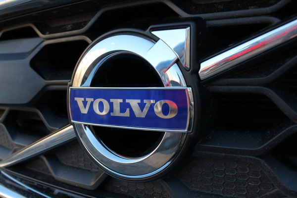 Volvo V40 Cross Country. Искусный интеллект