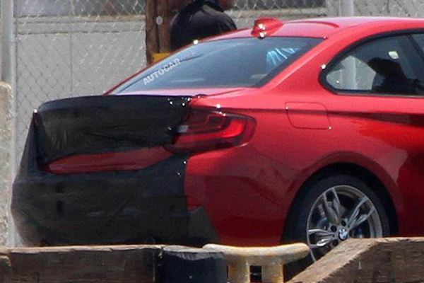 BMW 2 Series разъезжает без камуфляжа до премьеры