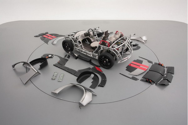 Toyota показала сборный игрушечный электрокар