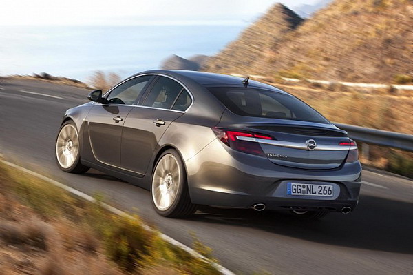 Opel представил рестайлинговую Insignia с новыми моторами