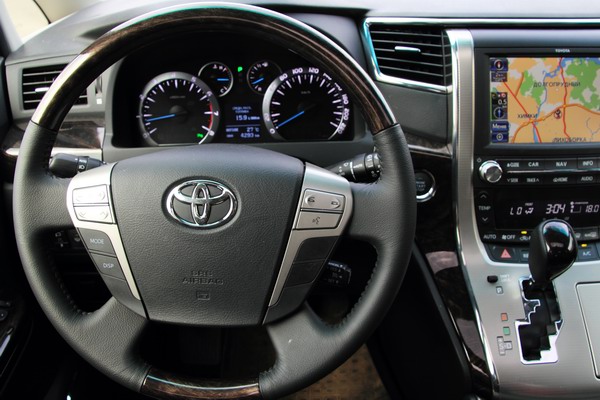Toyota Alphard: наноикарус