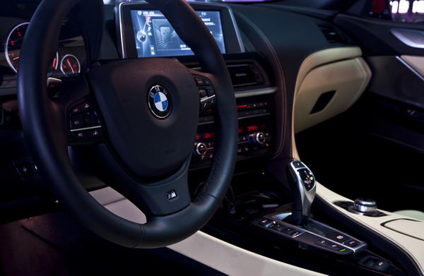 BMW 6 Series Convertible. Дорожный нудизм