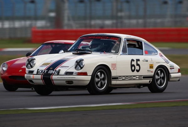 Владельцы Porsche 911 установили новый рекорд