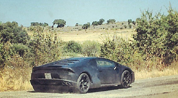 Lamborghini Cabrera уже заметили на тестах