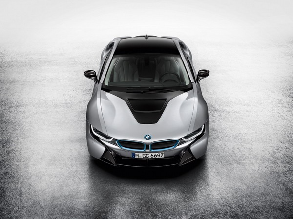 BMW представил во Франкфурте спорткупе i8 с лазерными фарами