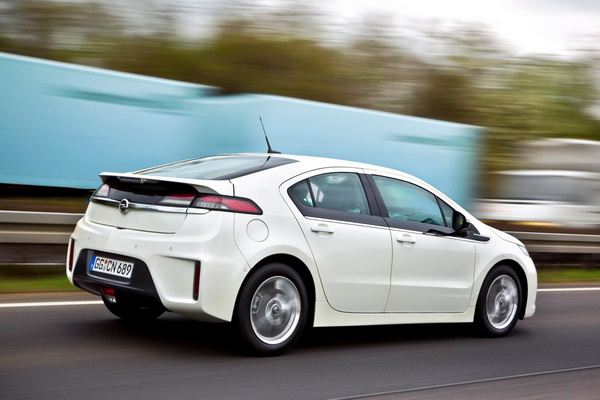 Гибрид Opel Ampera подешевел
