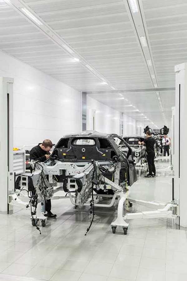 Началось производство гиперкара McLaren P1