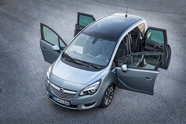 Opel обновил Meriva и показал до премьеры