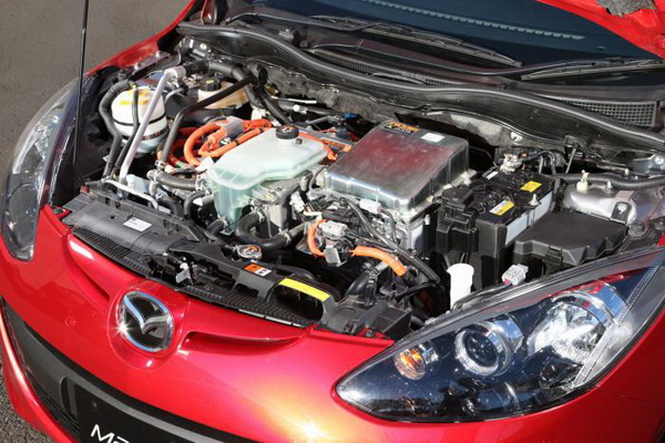 Mazda тестирует роторные моторы на электрокаре Mazda2